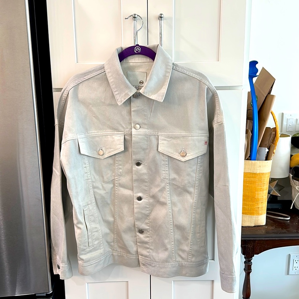 Kendrix Jacket oversized trucker jacket in pale grey glimmering metallic finish.